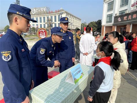 襄城消防参加“传承雷锋精神 缔造幸福生活”学雷锋志愿活动 荆楚网 湖北日报网