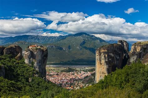 Vanuit Athene Meteora Dagtrip Per Bus Met Audiogids Getyourguide