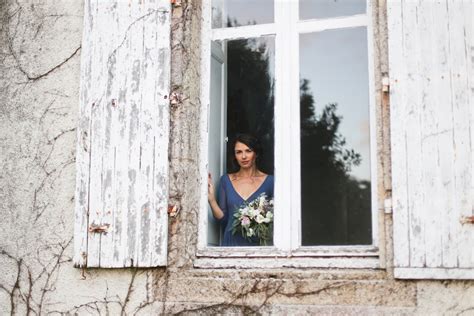 Une Mari E En Robe Bleue Shooting D Inspiration D Couvrir Sur Le