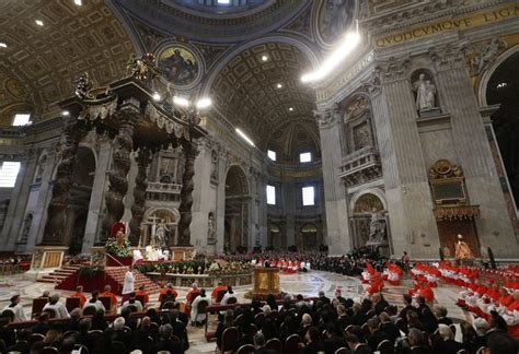 Credible leadership serves others, pope tells cardinals at consistory ...