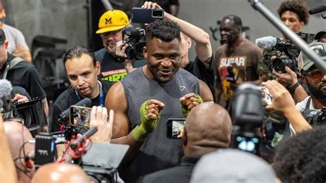 Francis Ngannou Cash Sur Le Combat Pr Vu Entre Tyson Fury Et Oleksandr