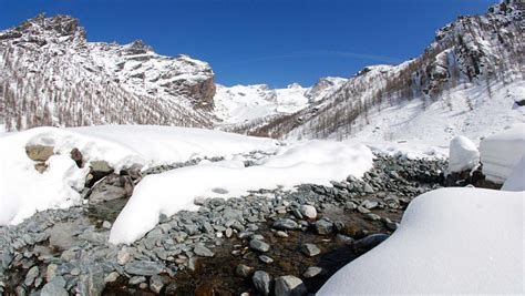 Valle Daosta Pian Di Verra Con Le Ciaspole Verso I Panoramici