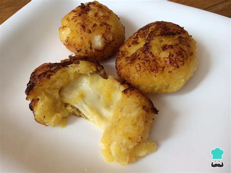 Bolitas de plátano maduro con queso