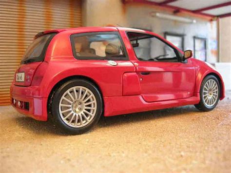 Miniature Renault Clio V6 1 18 Universal Hobbies V6 Rouge Voiture