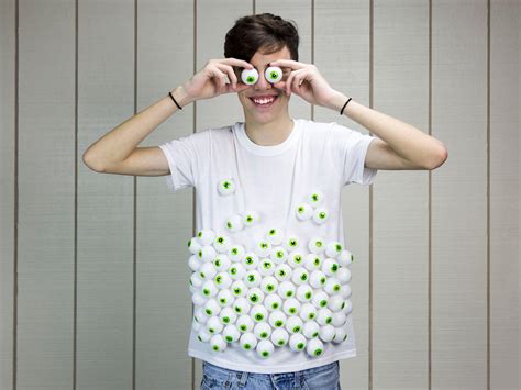 Easy Budget Halloween Costume: All Eyes on Me | how-tos | DIY