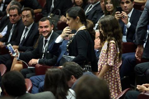 Salma Hayek and Her Family Casually Sat With George and Amal Clooney at ...