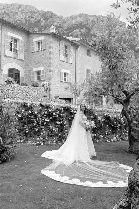 These Doctors Who Met In An Operating Room Wed In An Olive Grove