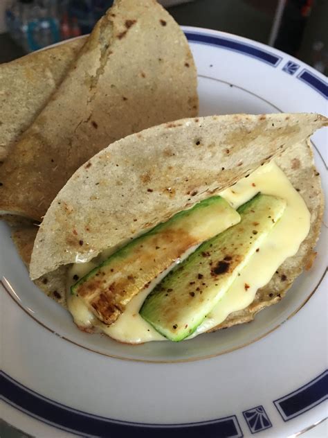 Quesadillas Con Tortilla De Nopal Manchego Y Rebanadas De Calabaza