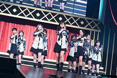 Akb48 チーム8が活動休止前ラストコンサートを開催！昼公演にはチーム8 Ogメンバー32名もサプライズで登場！ 小栗有以「チーム8は青春