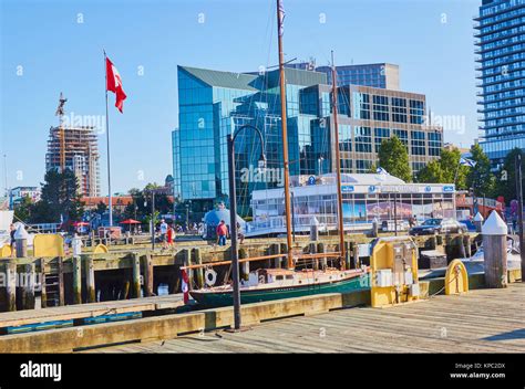 Halifax waterfront boardwalk, Halifax, Nova Scotia, Canada Stock Photo: 168681126 - Alamy