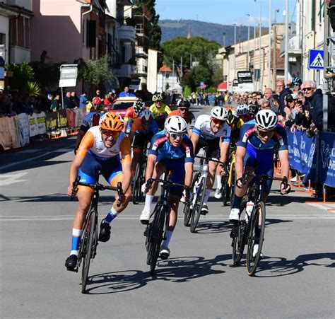 Gp Città di Empoli Tonioli fa il bis La spunta nel finale fra 14 corridori