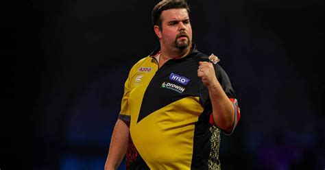 Darts Gabriel Clemens Feiert Emotionalen Comeback Sieg Gegen Peter Wright