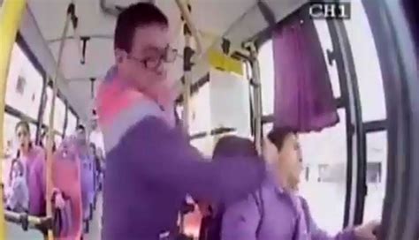 Facebook Viral ¡indignante Sujeto Agredió A Chofer De Bus Por No Parar En Lugar Prohibido