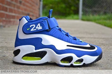 SNEAKER BISTRO - Streetwear Served w| Class: Nike Air Griffey Max 1 "Varsity Royal"