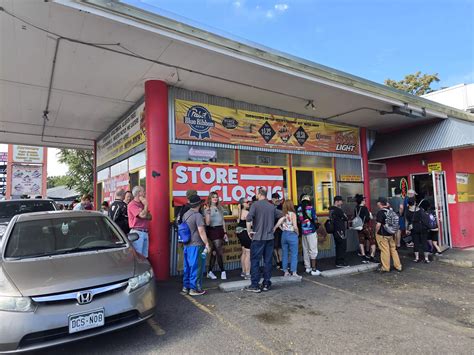 Steve's Snappin' Dogs Closes Saturday, Here's What We'll Miss | Denver