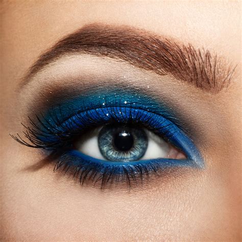 How To Apply Eye Makeup For Blue Eyes