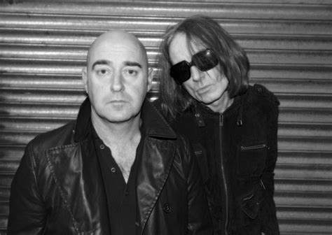 Former Oasis Guitarist Bonehead To Release Album This Year