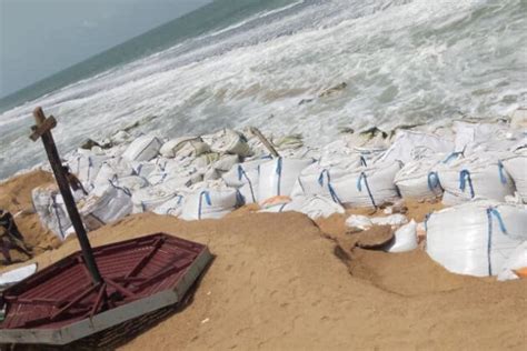 Erosion C Ti Re Au Togo Plage Habitations Terres Routesdans La