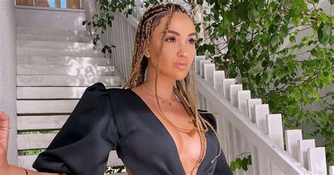 Arta Elezaj në pushime publikon fotografi në bikini Telegrafi Telegrafi