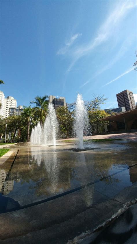 Vivemos no mundo do irreal onde tudo o que vemos é somente uma sombra