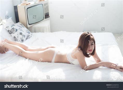 Sexy Beautiful Asian Woman White Lingerie Foto Stok 622464722 Shutterstock