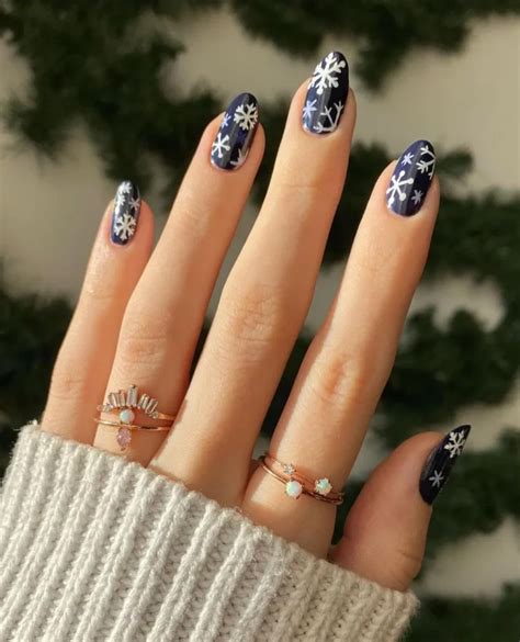 30 Diseños De Uñas Navideñas Sencillas Que Realmente Querrás Usar