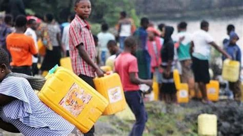 Pénurie d eau à Mbuji mayi un bidon de 20 litres se négocie