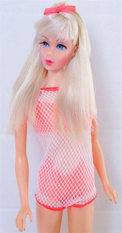 Gorgeous Vintage Platinum Blonde Twist N Turn TNT Barbie Doll Mint