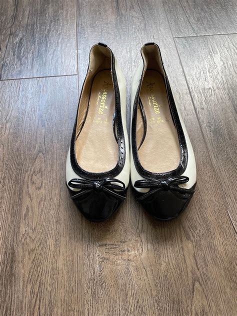 Black and white flat shoes in B77 Tamworth für 3 00 zum Verkauf