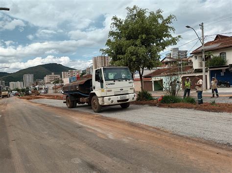 Avenida Monsenhor Alderige Ter Estacionamento No Canteiro Central