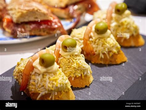 San Sebasti N Pintxos Fotos Und Bildmaterial In Hoher Aufl Sung Alamy