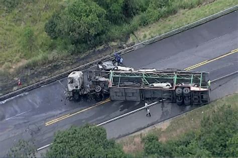 V Deo Caminh O Tomba Em Rodovia Na Bahia Bahia G