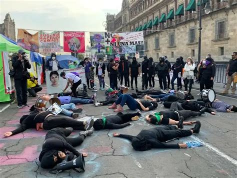 La Jornada Protestan Mujeres Contra Feminicidios Frente A Palacio Nacional