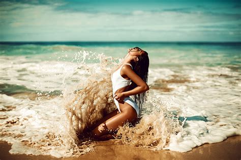 Fond D Cran Femmes Bronz Femmes En Plein Air Mer Le Sable