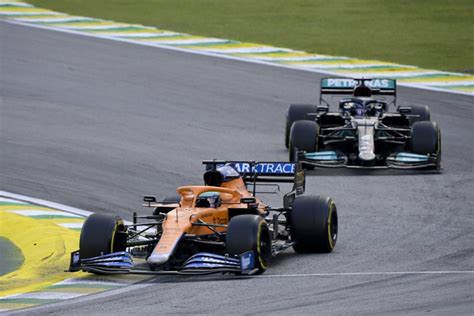 Leclerc chciałby zobaczyć wyścigi z odwróconą kolejnością w F1 Parc Fermé