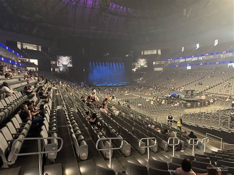 Fans react as hotels near Dickies Arena fill up for the concert 2