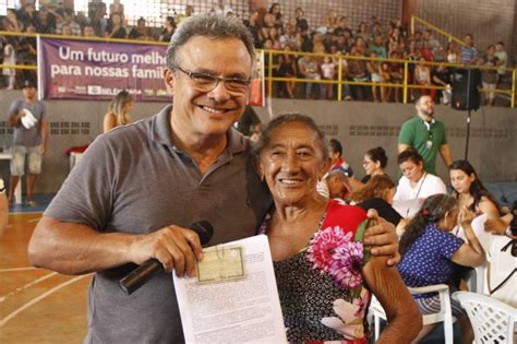 Novos contemplados para o residencial Quinta dos Paricás assinam