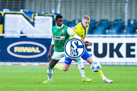 Fc Schalke Kurios Spieler Verk Ndet Seinen Wechsel Selbst