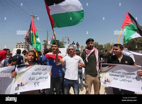 La Ciudad De Gaza Franja De Gaza Territorio Palestino 29 Abr 2015 Jóvenes Palestinos