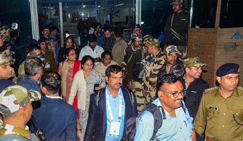 Jharkhand Floor Test On Monday Jmm Congress Mlas Return To Ranchi From Hyderabad The Week