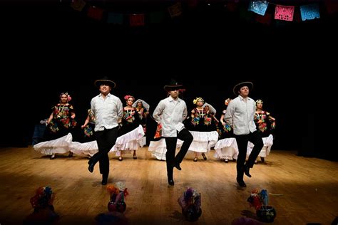 Hire Mexican Dancers - Traditional Mexican Dancing | Scarlett ...