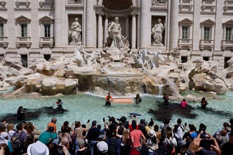 Trevi Fountain Water Turns Black In Rome Climate Protest The Star