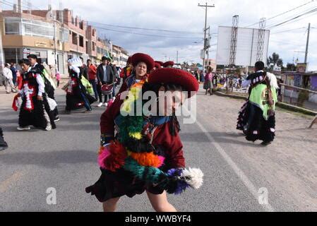 Chinchero Per Sep Los Juerguistas Ataviados Con Sus Trajes