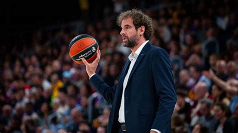 Roger Grimau Hunde A La Estrella De Laporta Para El Bar A De Basket