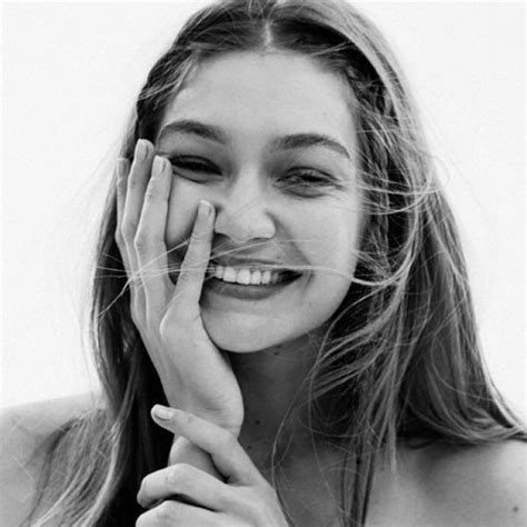 Pin By Yvie Dillard On Shelfieeee Gigi Hadid Photoshoot Gigi Hadid