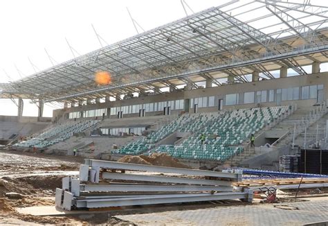 Budowa Stadionu Radomiaka Radom Kolejne Krzese Ka Ju S Zamontowane