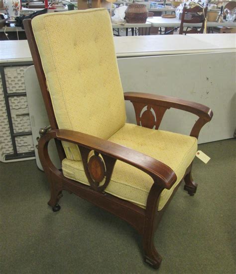 Bid Now Antique Morris Chair In Mahogany October 6 0122 1000 Am Edt