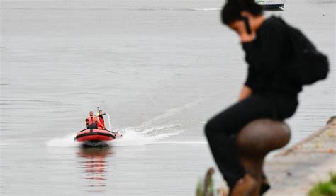 Un Homme Saute Dans La Loire Nantes La Baule Maville