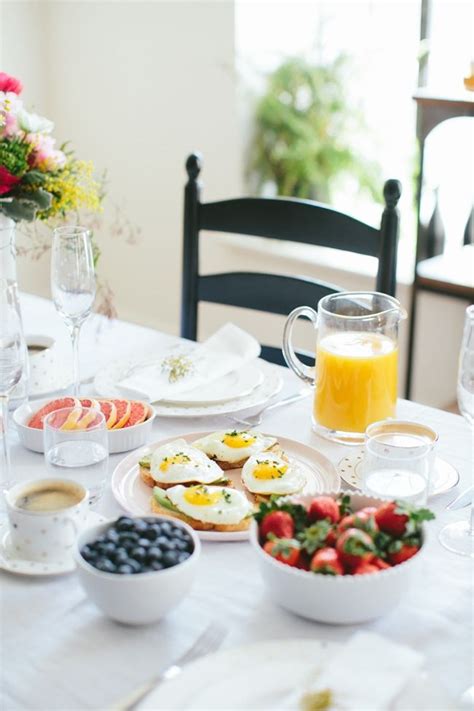 Casual Meets Fancy Bridesmaid Brunch The Everygirl Brunch Breakfast Table Setting Perfect