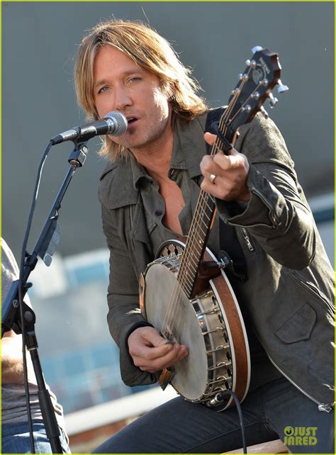 Keith Urban Premieres Urban Guitar Collection Photo 2968217 Keith Urban Photos Just Jared